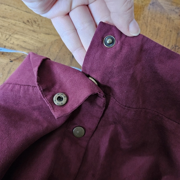 Xhilaration Skirt Burgundy Red Suede Buttons Front Scallop Hem Mini Casual - Picture 8 of 11